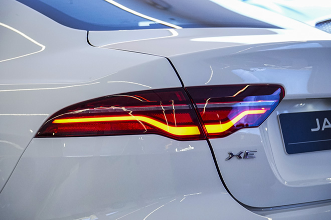 Cận cảnh mẫu xe thể thao Jaguar XE mới nhất tại Việt Nam, giá bán hơn 2,7 tỷ đồng - 5