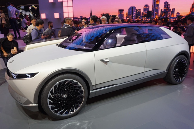 Hyundai ra mắt thương hiệu xe điện mới tên Ioniq cạnh tranh Tesla - 3