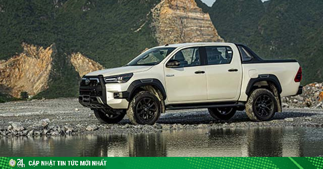 Giá lăn bánh các phiên bản của dòng xe bán tải Hilux vừa ra mắt