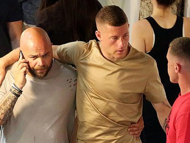 Bóng đá - SAO Chelsea ăn chơi đã đời, đi không vững sau một đêm "hết mình"