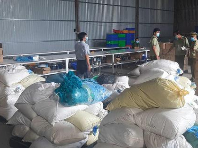 Thị trường - Tiêu dùng - Phát hiện 2,1 triệu găng tay y tế đã qua sử dụng