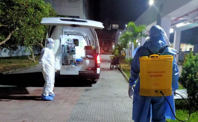 Cơ sở 2 Bệnh viện Trung ương Huế đã tiếp nhận, điều trị nhiều bệnh nhân nhiễm Covid-19 nặng được chuyển tới từ Quảng Nam, Đà Nẵng