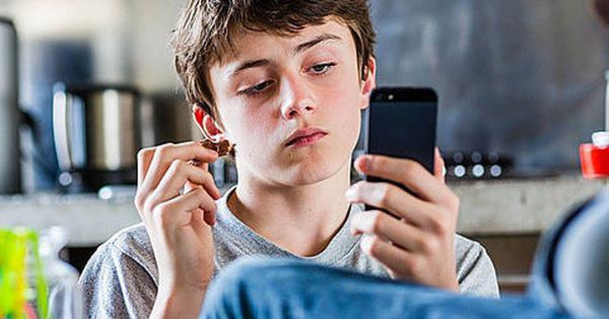 Giáo dục - du học - Hai con gái học cấp 3 cứ về nhà là đóng cửa, chỉ ra ngoài lúc ăn cơm, tình trạng chung khiến nhiều bố mẹ Việt đau đầu