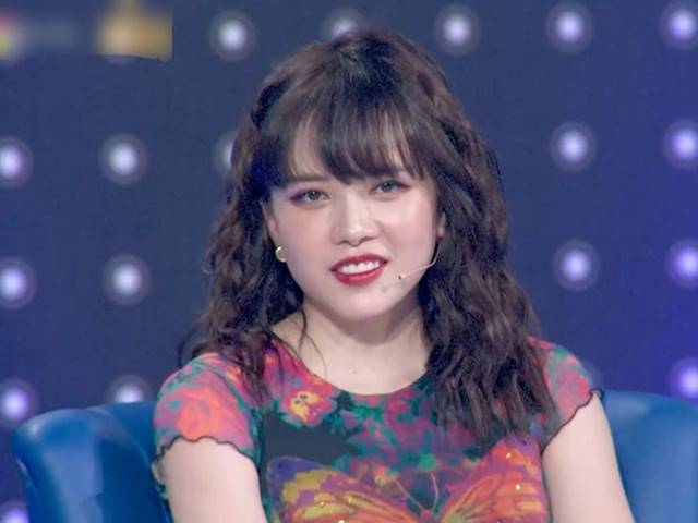 Bạn gái Sơn Tùng, Lâm Khánh Chi "bị hại" trên sóng truyền hình: Mặt to, đơ, cứng