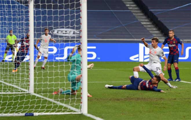 Trực tiếp bóng đá Barcelona - Bayern Munich: Hú vía Ter Stegen - 19