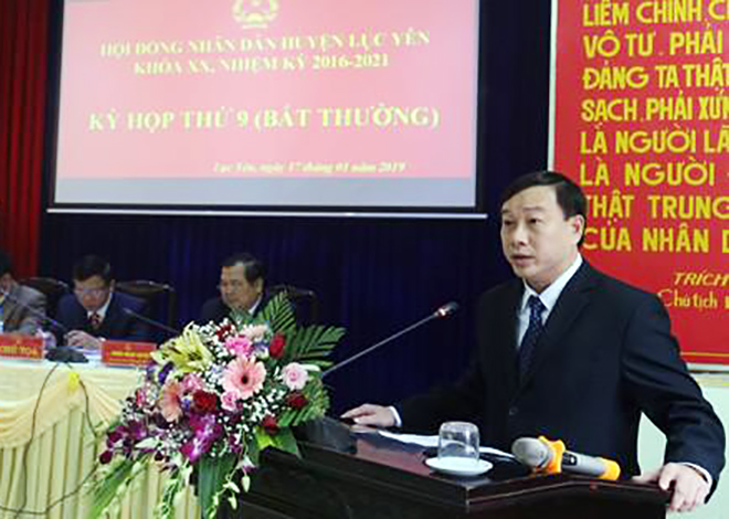 Ông Hoàng Xuân Đán phát biểu tại kỳ họp thứ 9 HĐND huyện Lục Yên.