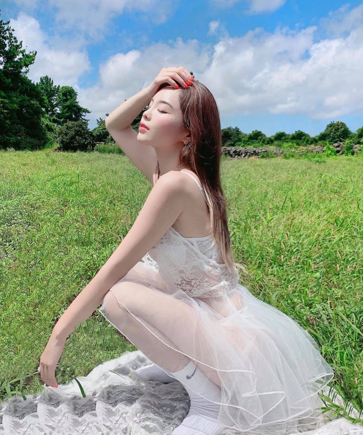 Thiếu nữ Hàn hóa nàng lolita gợi tình với nội y ren, chân váy bồng xòe - 2