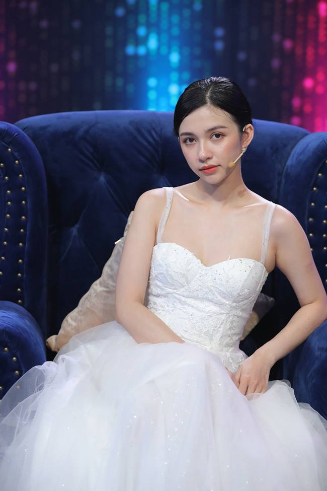 Nàng hot girl Diễm Quỳnh trong gameshow tìm bạn trai cũng từng khiến người hâm mộ chương trình la ó vì dìm nhân vật.
