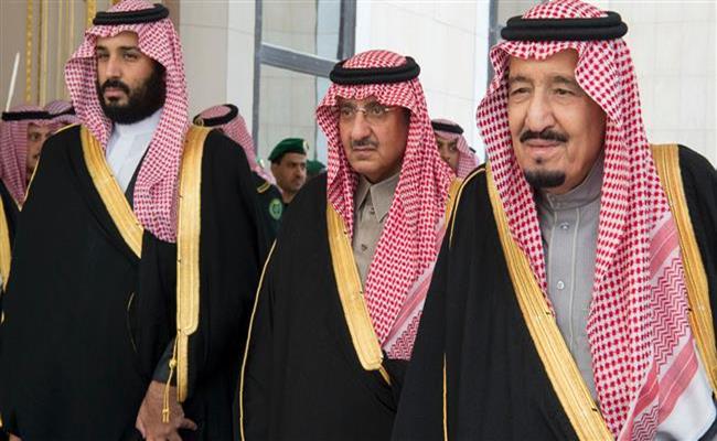 Hoàng gia Ả Rập Saudi chính là hoàng tộc giàu có nhất thế giới khi nắm giữ khối tài sản có giá trị lên tới 1,7 nghìn tỷ USD. Sự giàu có ngoài mức tưởng tượng này được trải rộng trong số 15.000 thành viên của gia đình.
