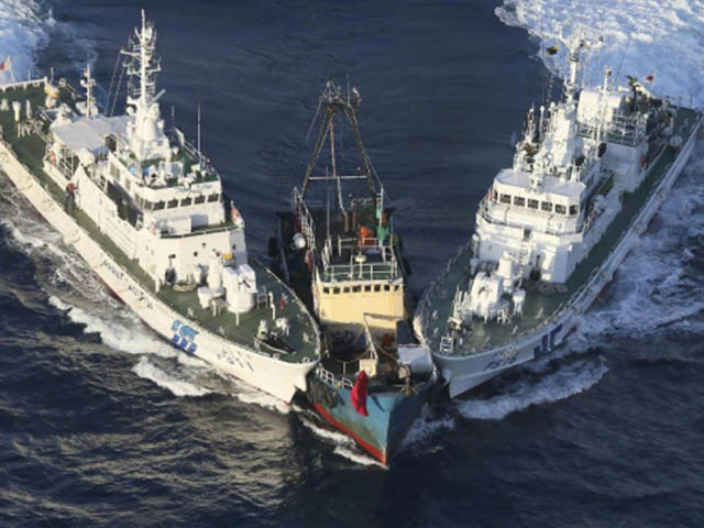 Thế giới - NÓNG nhất tuần: "Quân đội" Nhật Bản sẵn sàng trước đội tàu cá TQ hùng hậu sắp kéo đến