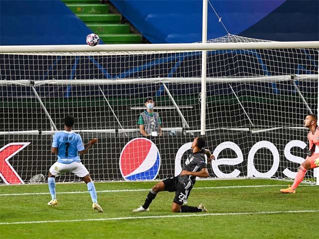 Bóng đá - "Đại địa chấn" Lyon hạ Man City: Sterling và pha bỏ lỡ kinh hoàng