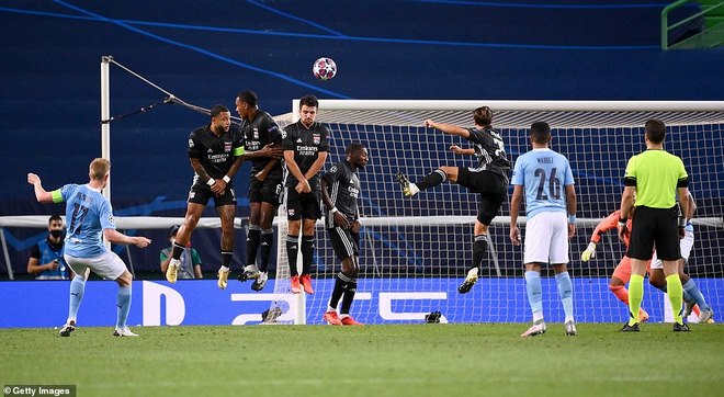 "Đại địa chấn" Lyon hạ Man City: Sterling và pha bỏ lỡ kinh hoàng - 7