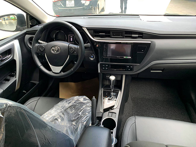 Cận cảnh Toyota Corolla Altis thế hệ mới tại Việt Nam - 7
