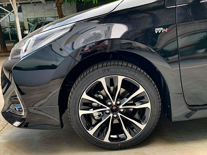 Cận cảnh Toyota Corolla Altis thế hệ mới tại Việt Nam - 5