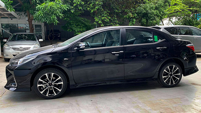 Cận cảnh Toyota Corolla Altis thế hệ mới tại Việt Nam - 3