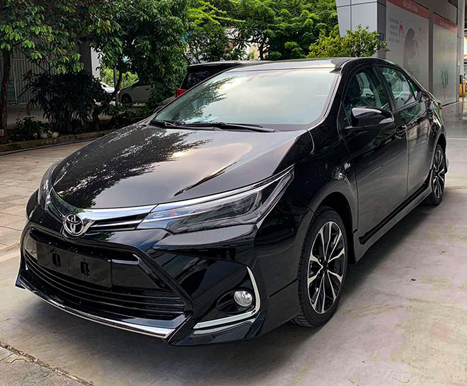 Cận cảnh Toyota Corolla Altis thế hệ mới tại Việt Nam - 4