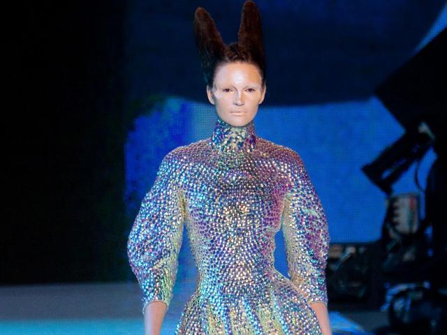 Alexander McQueen: Huyền thoại thiết kế đồng tính tài năng lẫy lừng