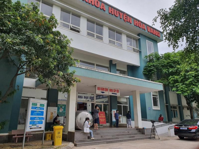 Bệnh viện dã chiến Hòa Vang, nơi đang điều trị cho Phó Chủ tịch UBND phường Hòa An và 4 người trong gia đình mắc COVID-19. Ảnh: TẤN VIỆT