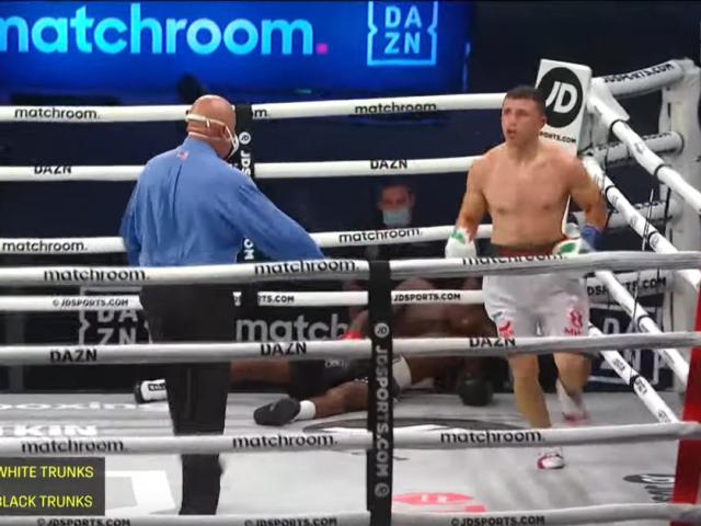 Thể thao - Kỳ lạ boxing: Trọng tài ép tay đấm bị knock-out phải thi đấu tiếp