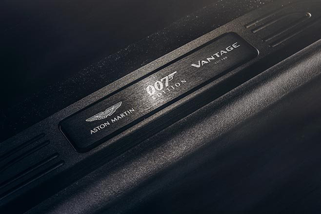 Aston Martin giới thiệu bộ đôi Vantage và DBS Superleggera 007 Edition - 6