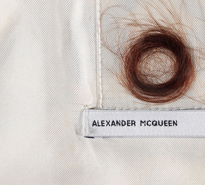 Alexander McQueen: Huyền thoại thiết kế đồng tính tài năng lẫy lừng - 2