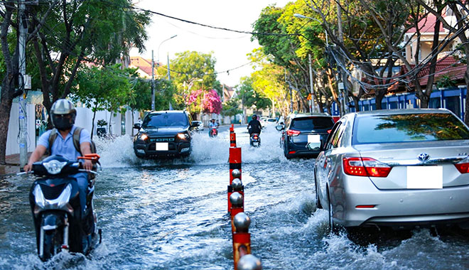Lái xe qua đường ngập nước và cách tránh bị thủy kích trên ô tô - 2
