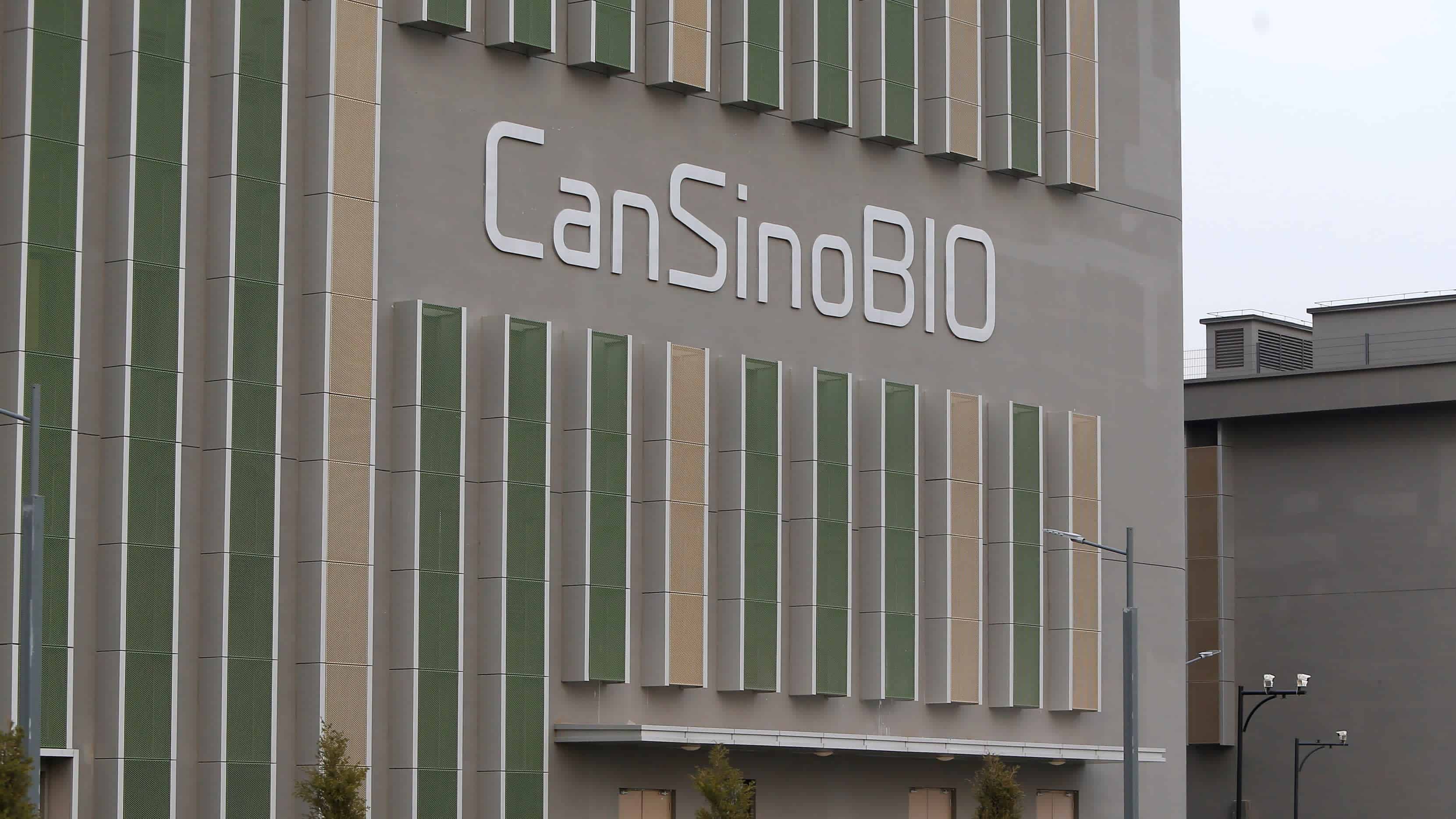 "Ứng viên vaccine Covid-19" do công ty CanSino phát triển,&nbsp;vừa được Trung Quốc cấp bằng sáng chế. Ảnh: Reuters