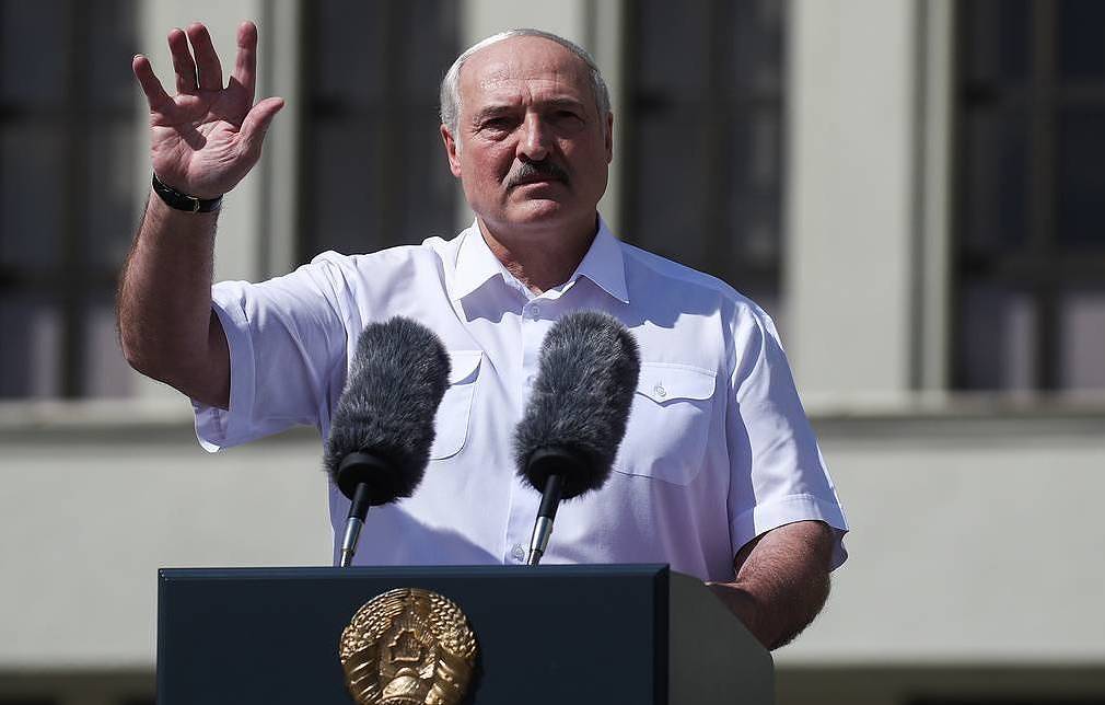 Ông Lukashenko có bài phát biểu quan trọng trước đám đông người ủng hộ.