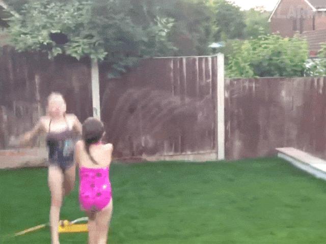 Tranh vui - Các nhóc tì "sấp mặt" với các ông bố vụng về hài hước