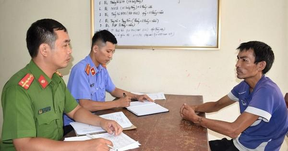 Tin tức trong ngày - Uống rượu về còn trêu chọc và đạp CSGT, nam thanh niên nhận cái kết đắng