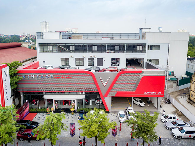 Khám phá showroom VinFast mới rộng 2.000m2 tại Hà Nội - 1