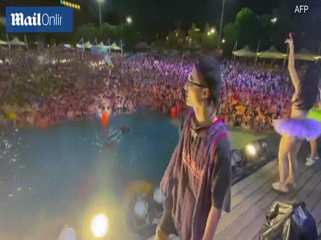 Thế giới - Video: Ngàn người chen chúc tại công viên nước ở thành phố từng là tâm dịch Covid-19