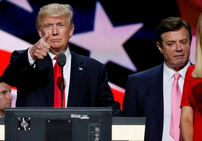 Ông Donald Trump và ông Paul Manafort tại một sự kiện tranh cử ở TP Cleveland hồi năm 2016 Ảnh: Reuters