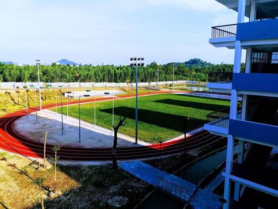 Cộng đồng mạng đang "xôn xao" trước loạt ảnh vô cùng "xịn sò" từ trường THPT chuyên Vĩnh Phúc.