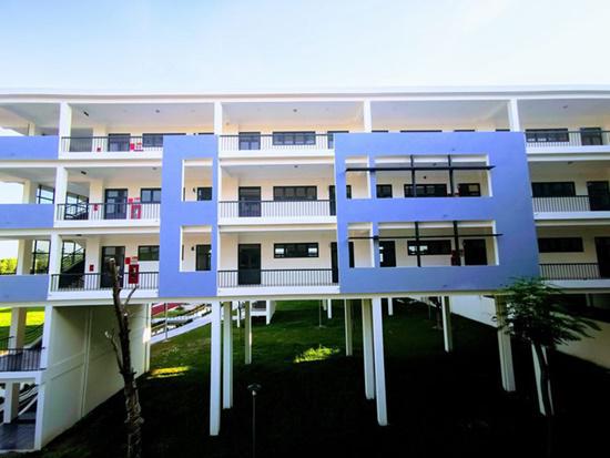 Trường đang xây dựng lại và dự kiến tháng 9 năm nay sẽ mở cửa đón học sinh. 