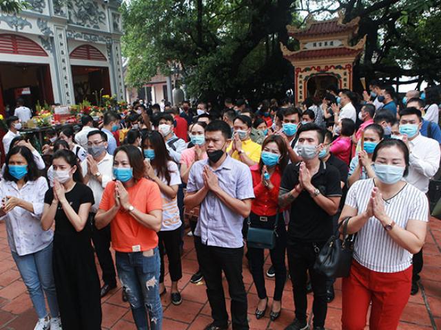 Tin tức trong ngày - Phủ Tây Hồ đông nghịt người đi lễ bất chấp dịch COVID-19: Lãnh đạo quận nói gì?