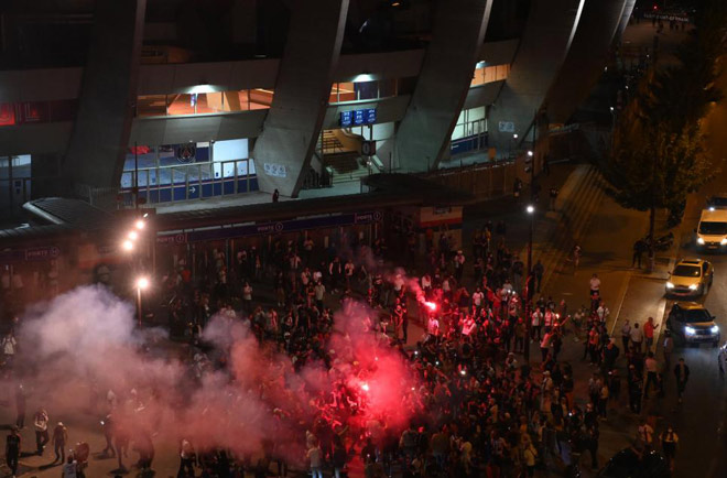 PSG đại thắng vào chung kết Cúp C1: Triệu fan đổ xô ăn mừng như vô địch - 1