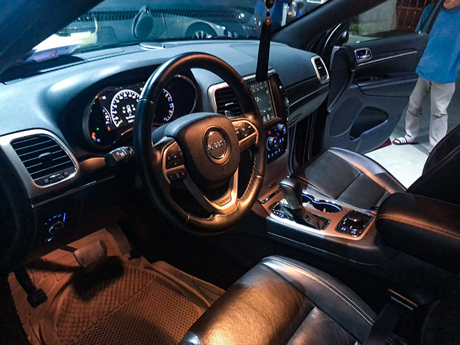 Xe SUV Jeep Cherokee đời 2017 chạy lướt rao bán hơn 2,6 tỷ đồng - 7