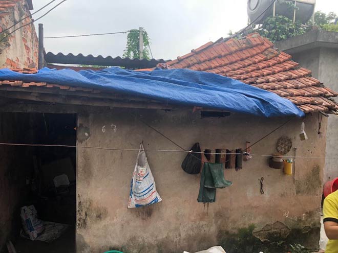 Gian bếp xiêu vẹo, có thể đổ sập bất cứ lúc nào.