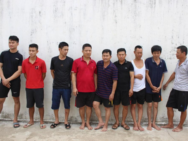 Pháp luật - Hàng chục trinh sát đột kích sới bạc trên sông lúc rạng sáng