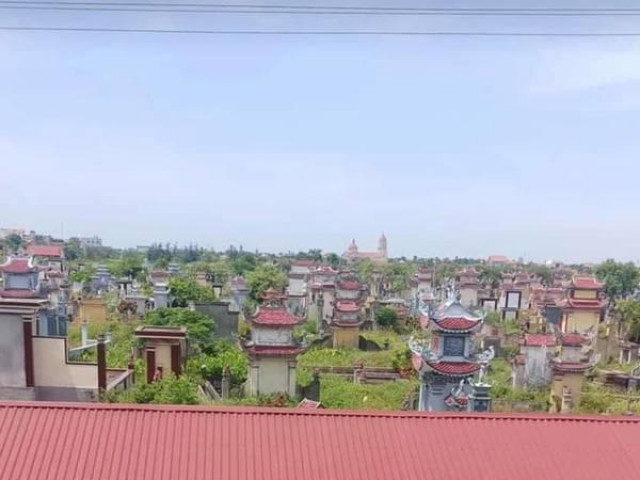 Giáo dục - du học - Thanh niên khoe trường có "view tâm linh" khiến cư dân mạng ớn lạnh