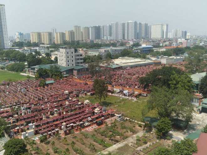 Thanh niên khoe trường có "view tâm linh" khiến cư dân mạng ớn lạnh - 3