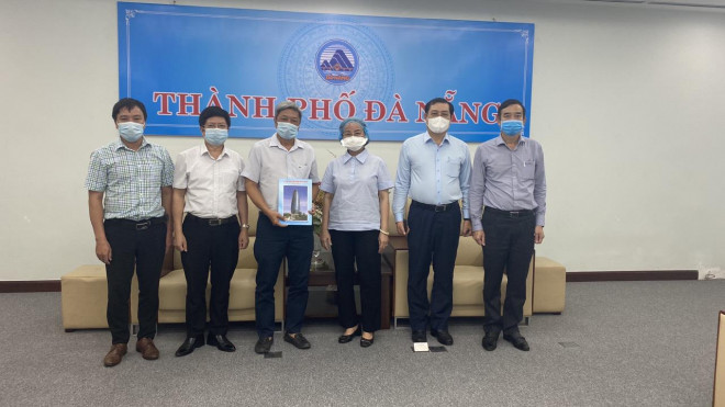 Thứ trưởng Bộ Y tế Nguyễn Trường Sơn rời Đà Nẵng sau 3 tuần thường trực ở tâm dịch - 2