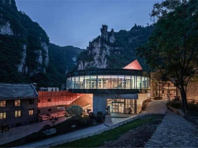 Du lịch - Kho vũ khí rộng 13.000m2 biến thành khu nghỉ dưỡng sang trọng