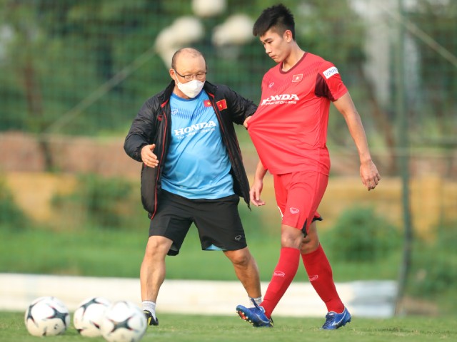 Bóng đá - U22 Việt Nam tập cực sung, vì sao thầy Park "kèm riêng" đàn em Bùi Tiến Dũng?