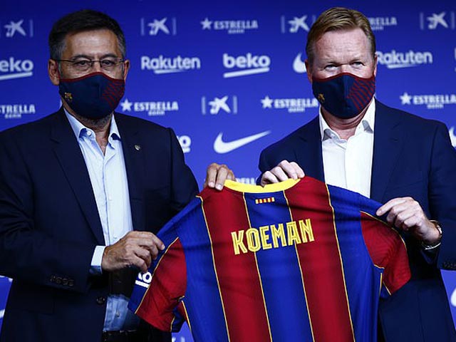 Koeman (phải) trong ngày ra mắt Barca