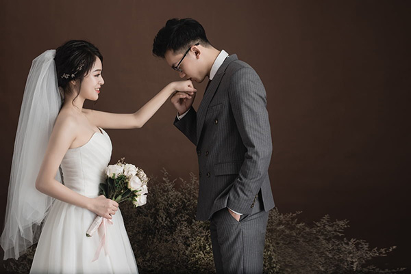 Xu hướng chụp ảnh cưới tối giản được lòng các cặp đôi giữa mùa Covid - 2
