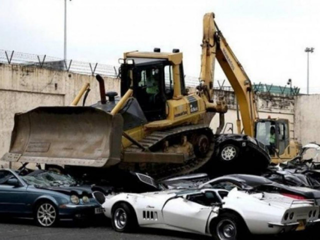 Ô tô - Trung Quốc tiến hành tiêu hủy ô tô cũ như thế nào?