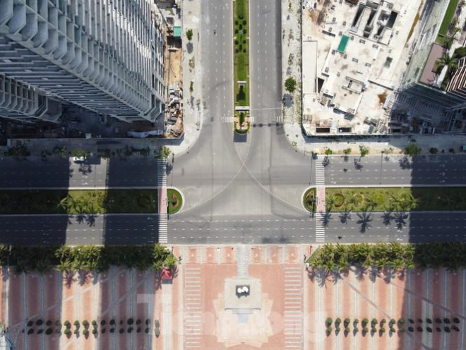 Khu vực Công viên Biển Đông không một bóng người trong những ngày áp dụng các biện pháp phòng chống COVID-19 lây lan. 