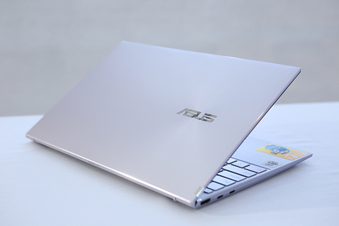 Asus ra mắt máy tính ZenBook 14 inch mỏng nhất thế giới - 3